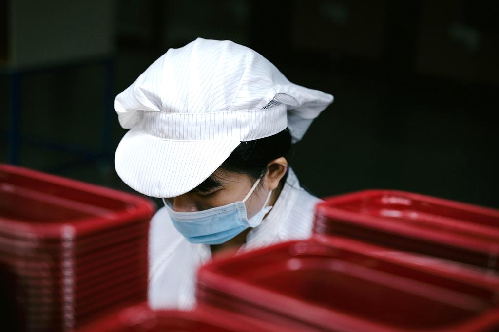 Manufacturing production line with AI detection